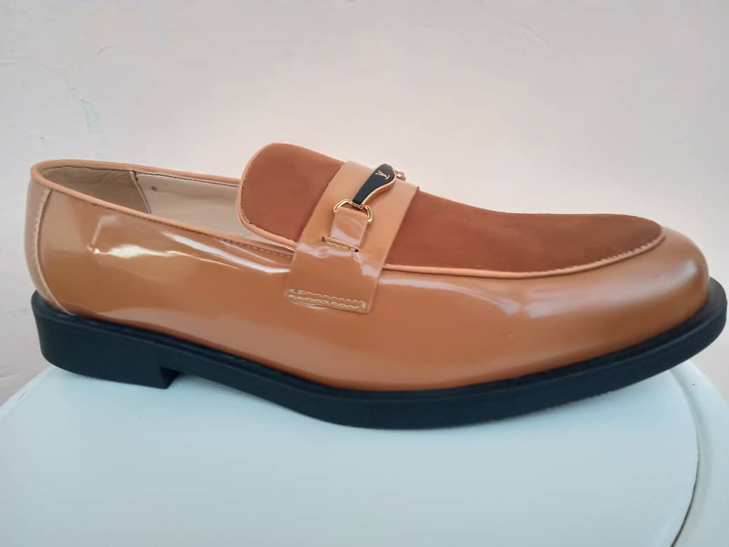 حذاء كلاسيكي - Classic shoe