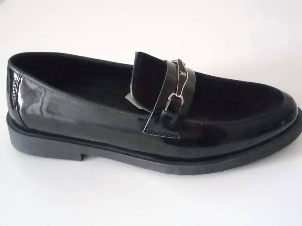 حذاء كلاسيكي - Classic shoe