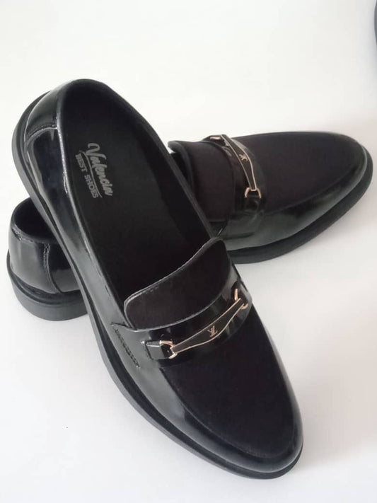 حذاء كلاسيكي - Classic shoe